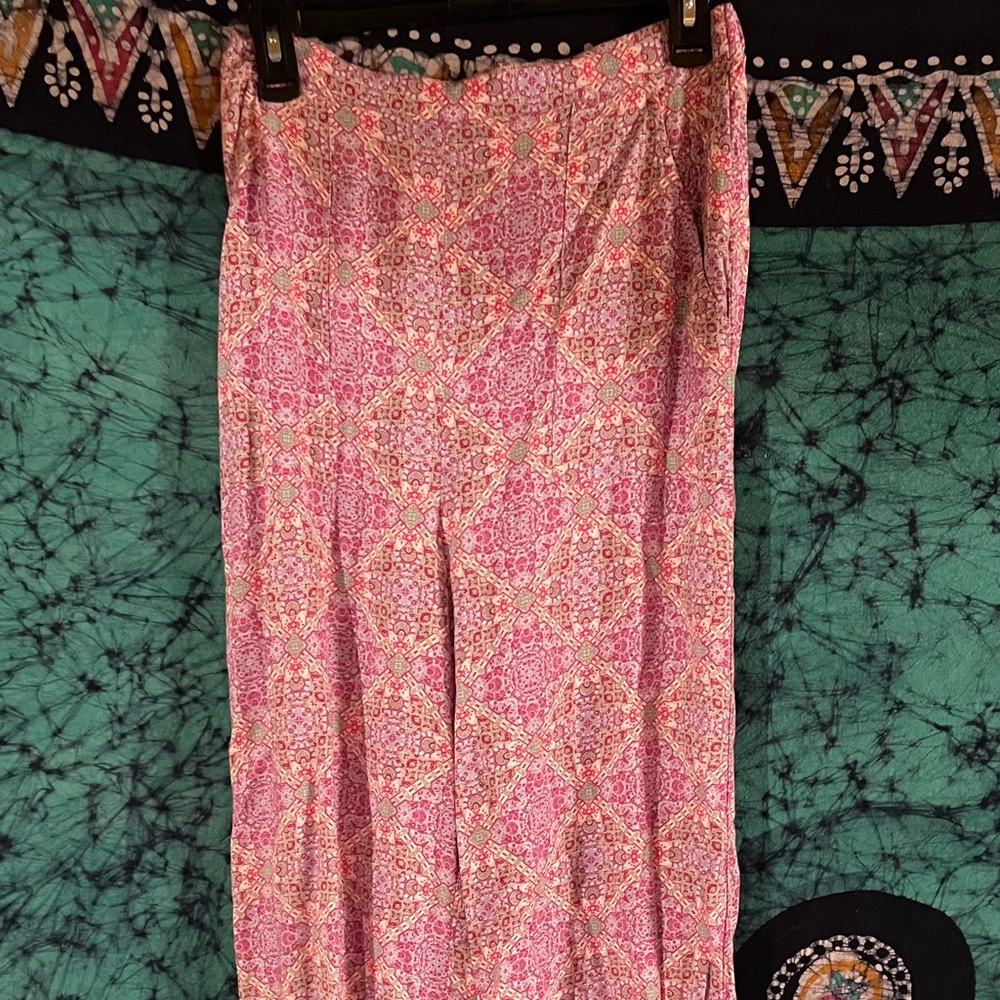 live to be spoiled pattern pants medium